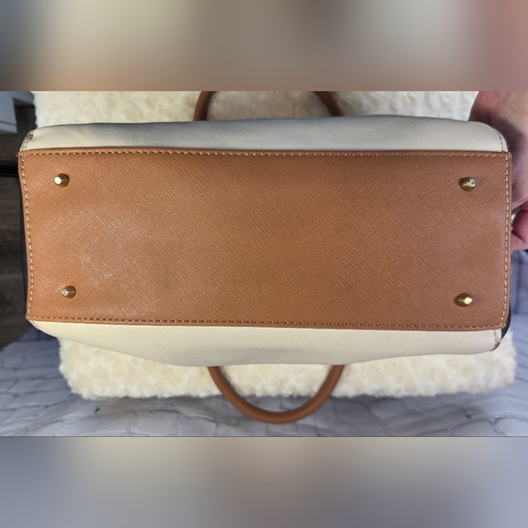 Liz Claiborne Cream and Dark Navy Women's Bag - Picture 6 of 9